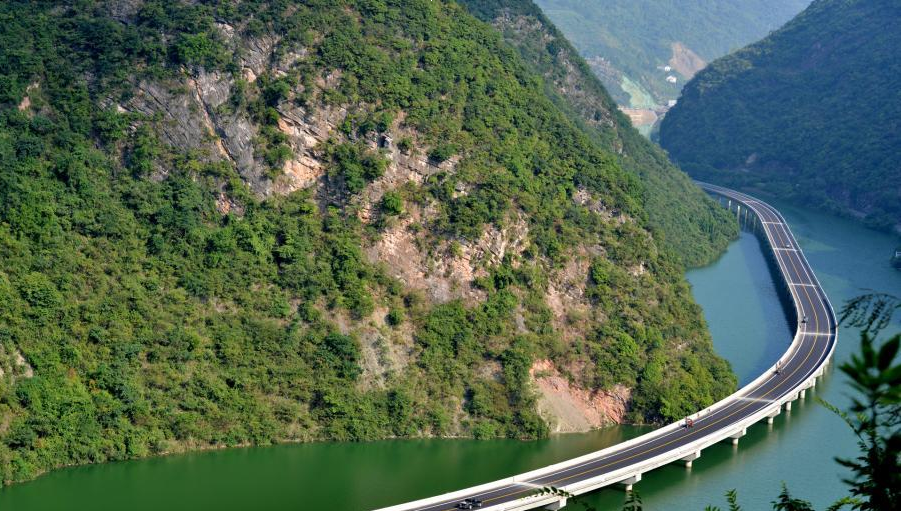 中國最美水上公路圖片